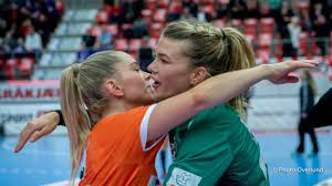 Kari brattset szerepéhez nem férhet kétség, egyértelműen ő lehet mind elöl, mind hátul az első választás. Meglepetesekkel Indult Az Ev Dan Noi Kezilabda Bajnoksagban Daniasport Hu
