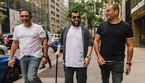 وصل صباح اليوم تركي آل الشيخ، رئيس هيئة الترفية السعودية، ومالك نادي ألميريا الاسباني، إلى ولاية نيويورك بأمريكا بعد تعرضه لتدهور مفاجئ في صحته، وفق ما نقلته وسائل إعلام مصرية. Ø¹Ù…Ø±Ùˆ Ø¯ÙŠØ§Ø¨ Ù…Ø¹ ØªØ±ÙƒÙŠ Ø¢Ù„ Ø§Ù„Ø´ÙŠØ® Ø¨Ø¹Ø¯ Ø¬Ø±Ø§Ø­Ø© Ø¥Ù†Ù‚Ø§Øµ Ø§Ù„ÙˆØ²Ù† Ø§Ù„Ù†Ù‡Ø§Ø±