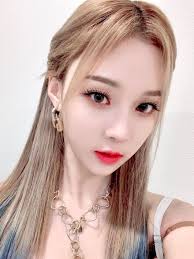 30 Christmas Makeup Looks Inspired By Kpop Idols That You Ll Love Christmas Makeup Look Christmas Makeup Makeup Looks