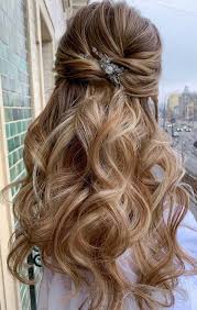 Half up half down hair is a timeless wedding look and one of the most popular wedding hairstyles for brides on their big day. 35 Half Up Half Down Wedding Hairstyles For 2021 Hi Miss Puff