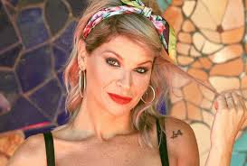 Supera i primi passi ma non arriva ad essere scelta per andare in onda. Ma Che Hai Combinato Alessandra Amoroso Irriconoscibile L Ex Di Amici Si Presenta Cosi