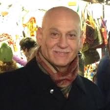 What is the difference between green onions and scallions?