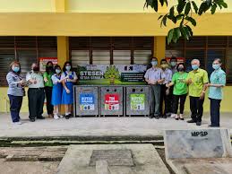 Savesave poster kitar semula for later. Hasil Seni Daripada Bahan Kitar Semula Kosmo Digital