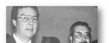 IMAGEN DE UN EJEMPLAR DEL LIBRO HISTORIA SECRETA DE ILLAPEL, PUBLICADO EN  2018. EN EL RECUADRO, LA PORTADA Y CONTRAPORTADA DE LA