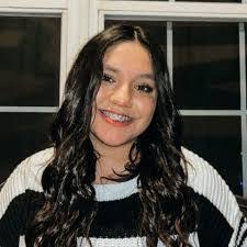 Keeley Hill's Instagram, Twitter & Facebook