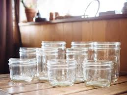 Ball 4oz storage jars 4 pack freezer safe great for baby food. How To Safely Freeze Liquids In Mason Jars Garden Betty