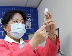 王鴻薇統計，新北目前確診人數2608人，疫苗分配1.8萬劑，高雄目前確診43人，疫苗分配則為2.1萬劑。 圖／取自王鴻薇臉書 疫苗 王鴻薇 az疫苗 6cejhh8gvg1lum