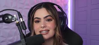 Tara Moon's Instagram, Twitter & Facebook