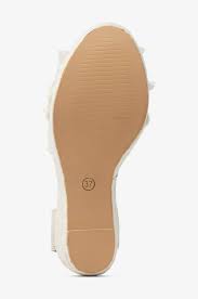 Igår blev det ben, är så glad över att hållit mig frisk dessa månader, inget alls den här vintern. Ellos Shoes Sandalett Jt Wrap Up Wedge Natur Sandaletter Ellos Se