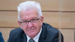 He was elected for the third time as the head of government by the state parliament on may 12, 2021. Winfried Kretschmann Zieht Sich Teilweise Aus Wahlkampf Zuruck Stern De