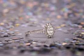 The price of a 2 carat diamond can vary depending on its shape, cut quality, clarity, color and a range of other factors. How Much Should You Spend On A Diamond Engagement Ring Igs