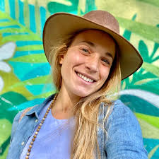 Leah Drew's Instagram, Twitter & Facebook