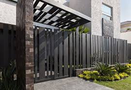 Penggunaan model pagar minimalis modern semakin banyak digunakan untuk perumahan minimalis. 60 Model Pagar Rumah Minimalis Besi Dan Kayu Modern Rumahpedia