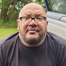 Why is it hard for people to return shopping carts at Walmart?