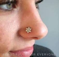 Wir Lieben Diese Wunderschone Blume Die Unser Kunde Piper Fur Sein Nasenpiercing Ausgesucht Hat Blume Die Nose Earrings Nose Jewelry Nose Piercing Jewelry