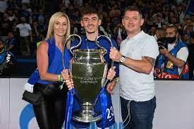 Thought she picked the perfect moment to show herself her family and the best wee country in the world up ,fully rejoiced by the sevco. Billy Gilmour Footballlondon
