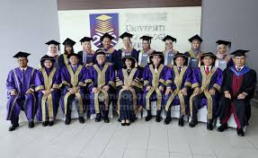 Seorang graduan dan penerima anugerah naib canselor, nur ietrah shahila shaharum terlambat untuk menghadiri majlis istiadat konvokesyen di uitm segamat selepas kematian bapa saudaranya. Pengiktirafan Antarabangsa Tingkat Kebolehpasaran Graduan Uitm Utusan Borneo Online