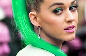 Ora, l'hair stylist guy tang ha trovato una soluzione perfetta per le luci della notte: Capelli Fluo Per La Primavera Estate 2015 Foto 1 Di 30 10elol