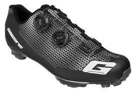 pair of gaerne g kobra mtb shoes with black carbon sole