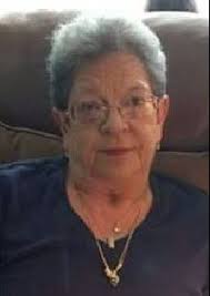 Holly Warfel's Instagram, Twitter & Facebook