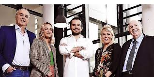 Leben henssler wuchs in pinneberg und hamburg auf, wo sein vater, mit dem er heute das restaurant henssler & henssler führt, als gastronom tätig war. Steffen Henssler Zuruck Bei Vox Das Ist Jetzt Eine Jury Wie Bei Dsds