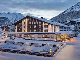 Lech am arlberg, austria lies the middle of the snowiest region of the alps with zurs am arlberg on one side. Hotel Arlberg Lech 5 Sterne Superior Hotel In Lech Am Arlberg