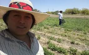 Rosa y Eloy cosechan verduras del campo y las llevan a domicilio