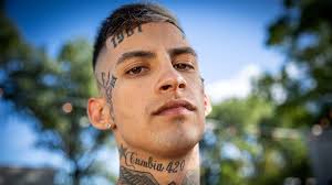 L-Gante no podrá manejar por uso de celular y falta de cinturón de seguridad