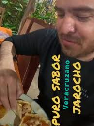 #Veracruz #picadas #fyp #tiktokviral #restaurante Las picadas son un  antojito típico veracruzano, preparadas con tortillas de maíz pellizcadas  por el centro y con un acabado artesanal (a puro dedo) en ...