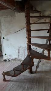 Anciennement utilisé pour son faible encombrement, il est aujourd'hui remplacé par l'escalier suspendu pour son meilleur rendement espace utilisé espace disponible, avec en plus le silence, la stabilité et la légèreté. Achetez Escalier Colimacon Occasion Annonce Vente A Lozanne 69 Wb159927310
