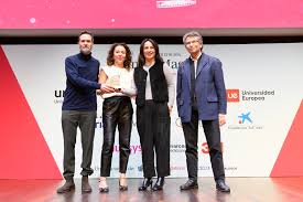 Image result for tbn:ksc_2VwDqVhZRM::www.decine21.com/EstructurasBd/Peliculas/N2393/Imagenes/escalofrio11.jpg