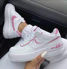 Die nike damenschuhe sind sowohl sytlisch als auch schick. Pin Von Callista Auf Shoe Freak Nike Schuhe Damen Schuhe Damen Sneaker Schuhe Damen
