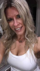 Kasey Hammond's Instagram, Twitter & Facebook