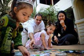 Su esposo mark villanella, (izq.), sus hijas, kaori y kyara, su mamá susana higuchi y su hermano, kenji./ reuters. Keiko Fujimori Contends For Peru S Presidency The New York Times