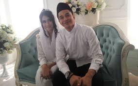 Terus dituding pindah agama demi cinta, angbeen rishi istighfar. Adly Fairuz Jadi Agresif Demi Raih Cinta Angbeen Rishi Okezone Celebrity