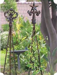 Wrought Iron Fleur De Lis Natural To Rusted Tripod Trellis Home Iron Trellis Garden Trellis Trellis Plants