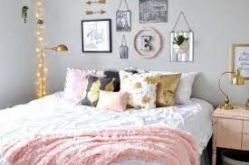 Dekorasi yang dilakukan tidak perlu dekorasi permanen karena kemungkinan besar pemilik kost tidak memperbolehkannya. 10 Inspirasi Desain Kamar Tidur Minimalis Sederhana Unik