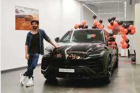 The urus graphite capsule presents lamborghini drivers all the possibilities to go anywhere with inimitable character and style. Kartik Arayan Buys New Black Lamborghini Urus Suv Worth Rs 3 10 Crore Shares Funny Moment With Fans
