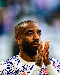 Lyon salute Alexandre Lacazette for his final game with the club 🥺