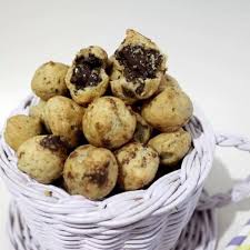 Tak hanya dapat ditemukan di dalam sebatang coklat saja. Makanan Makanan Ringan Snack Kue Soes Kering Isi Coklat Kue Soes Kering Kue Sus Cemilan Shopee Indonesia