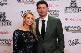 Nous sommes assis sur cette nouvelle depuis un certain temps, mais en raison de tout ce qui se passe. Carey Price Used Wife S Panties In Nhl Awards Show Outfit
