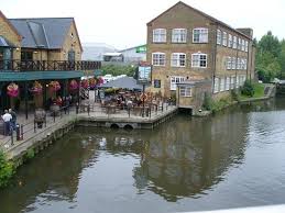 United kingdom, hemel hempstead, stationers place, apsley. Der Kanal Und Der Pub Hinter Dem Hotel Image De Holiday Inn Express Hemel Hempstead Tripadvisor