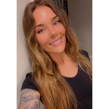 What apps/websites do y'all like for booking all inclusive trips? ☺️ ** Pic  of me in Cozumel in April 🤪