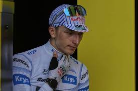 Celineflordegin she is five foot five or above that and