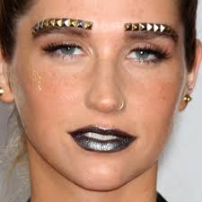 Kesha's Makeup Photos & Products