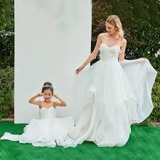 Abiti da sera uomo economici abiti da sera uomo roma abiti lunghi eleganti da sera. Madre E Figlia Abiti Da Sera Abiti Famiglia Abbinamenti Abiti Abbigliamento Madre Figlia Abiti Da Sposa Fata Bianca Dres
