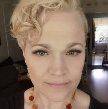 Hi everyone and greetings from Finland 👋 I had pure green eyes until  teenage, then this brown/gold came along and usually my eyes look moss  green with a hinch of gold. So