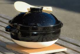 Great for cooking a variety of dishes, including stews, curries, rice, soups, etc. A Quick Guide To Donabe The Japanese Traditional Earth Cookware Tadaima Japan