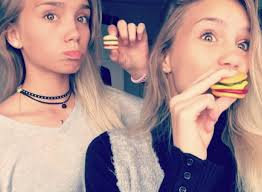 Weitere ideen zu lisa, lena, lisa und lena klamotten. Lisa Und Lena Lisa Blamiert Lena Auf Instagram Starzip