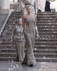 女篮名将坎贝奇下海首周收入超整个篮球生涯-6parknews.com